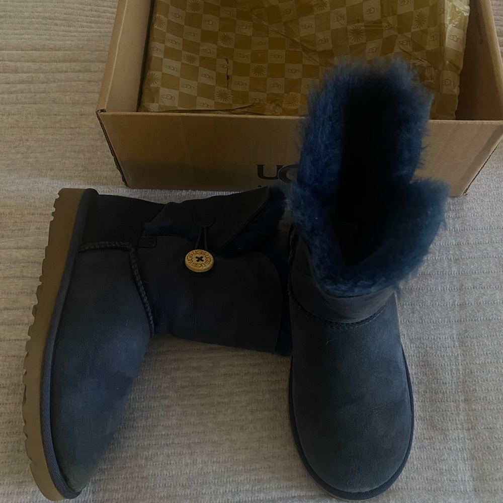 Navy cozy Uggs